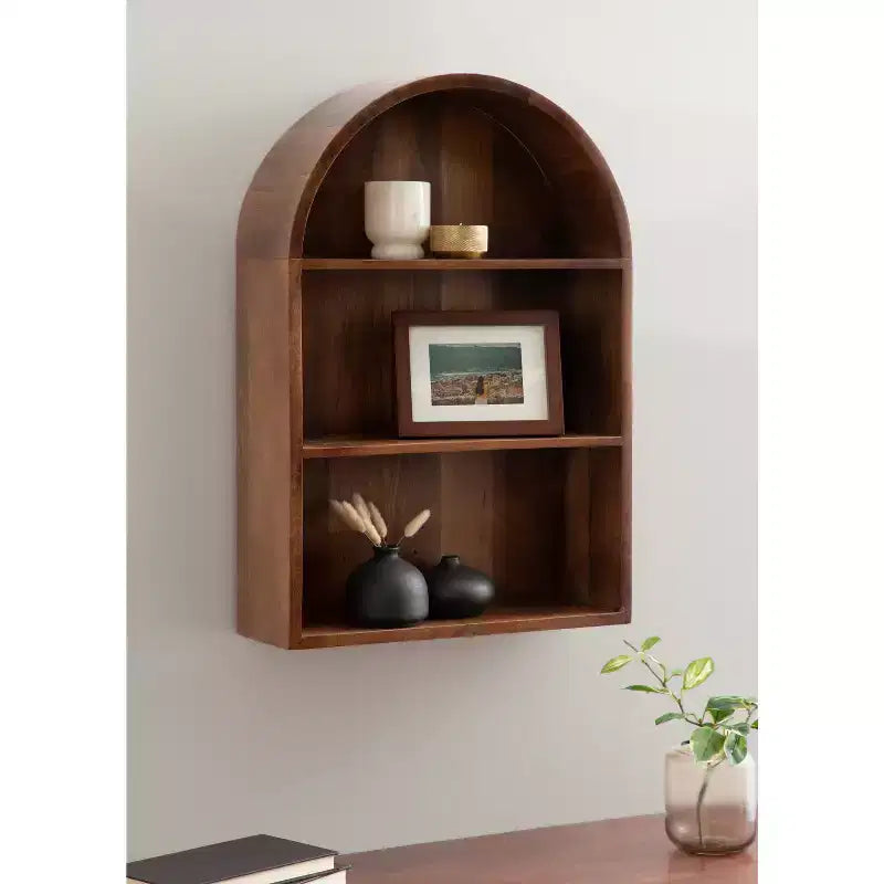 Scaffale da parete ad arco 45,7 x 66 cm, in noce marrone, in legno massello di mango con design geometrico