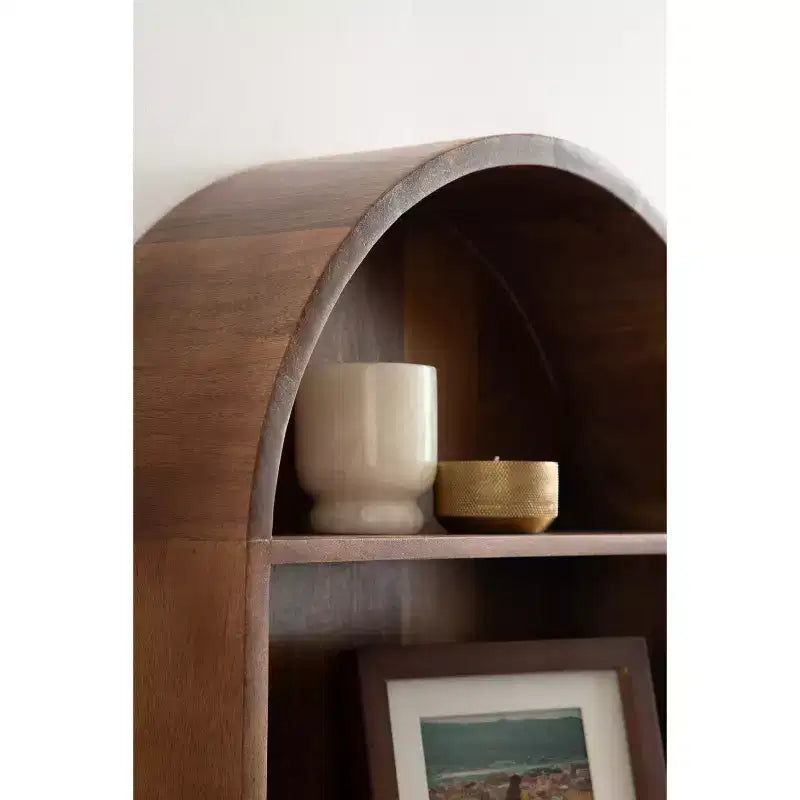 Scaffale da parete ad arco 45,7 x 66 cm, in noce marrone, in legno massello di mango con design geometrico