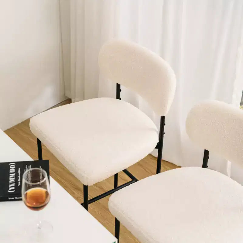 Set di 2 sgabelli da bar moderni imbottiti altezza bancone con struttura in metallo e poggiapiedi a L